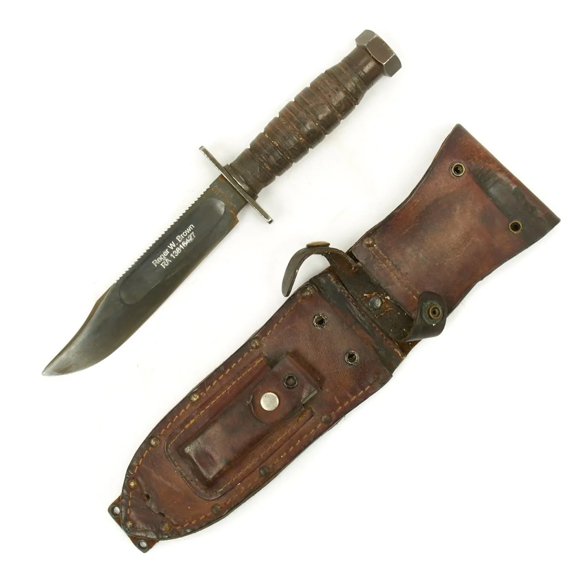Original U.S. Vietnam War 1st Air Cavalry Helicopter Gunner Pilot Knife and Air Medal Grouping