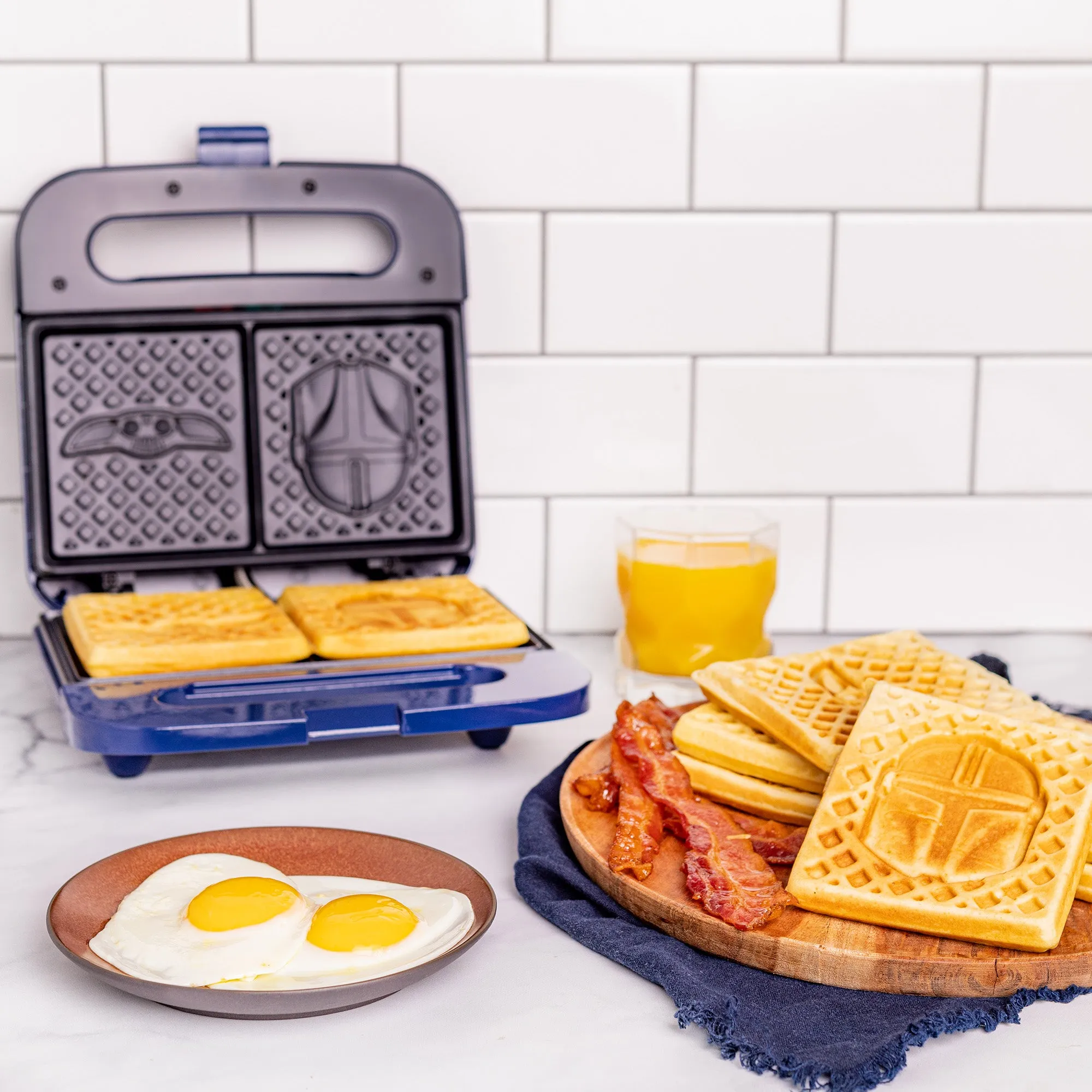 Star Wars Mandalorian Bounty Hunter & Baby Yoda Waffle Maker