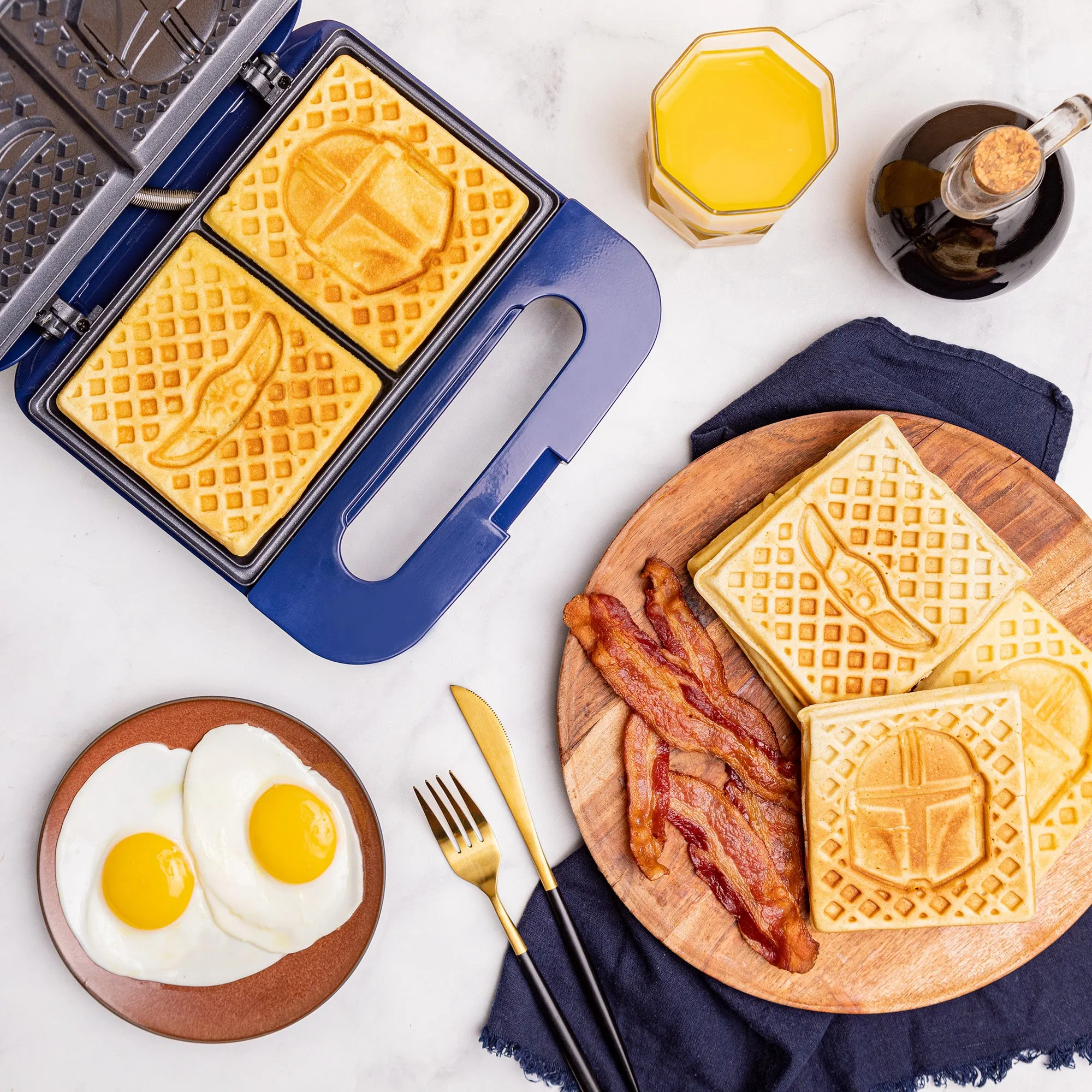 Star Wars Mandalorian Bounty Hunter & Baby Yoda Waffle Maker