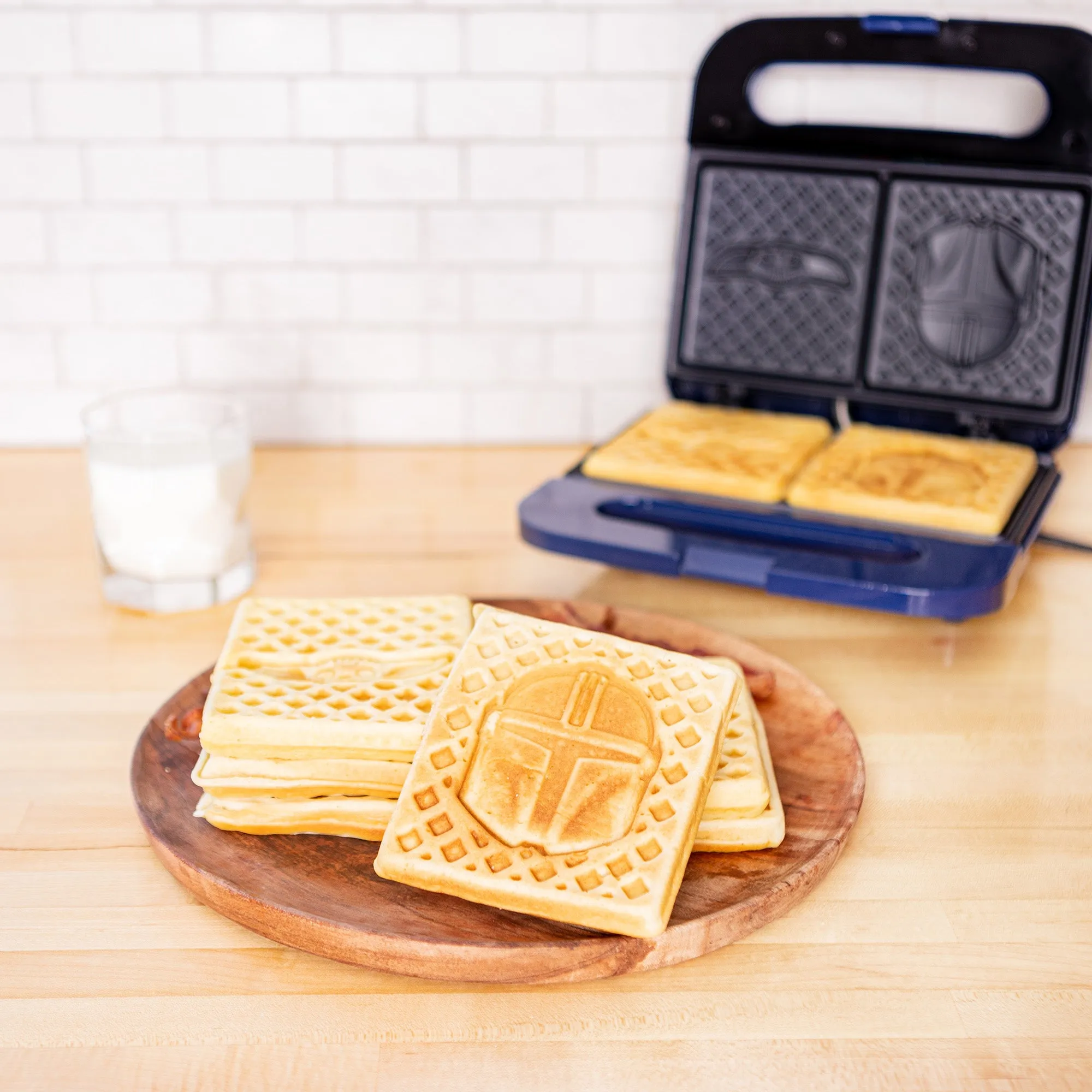 Star Wars Mandalorian Bounty Hunter & Baby Yoda Waffle Maker
